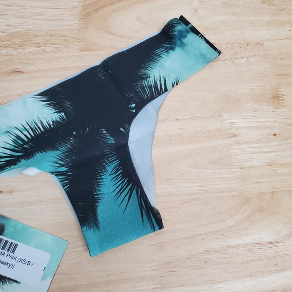 Don't Blow the Illusion Amara Bikini Bottoms - Picture 4 of 7